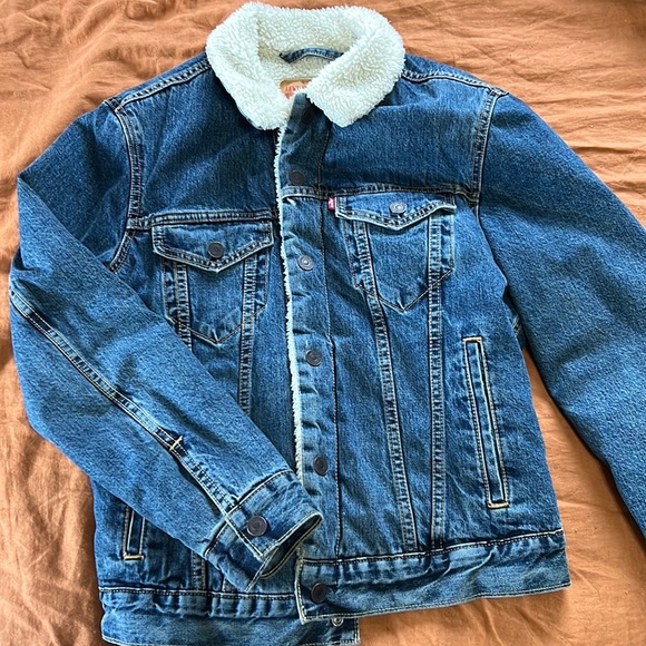 Levi’s 90s Sherpa Trucker Jacket - Picture 2 of 5